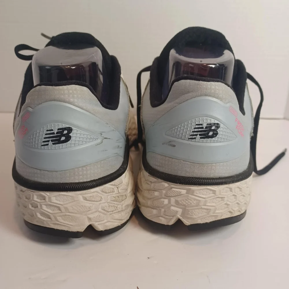New Balance Womens Size 11 Fresh Foam Vongo V3 WVNGOIP3‎ Ice Blue Running Shoes